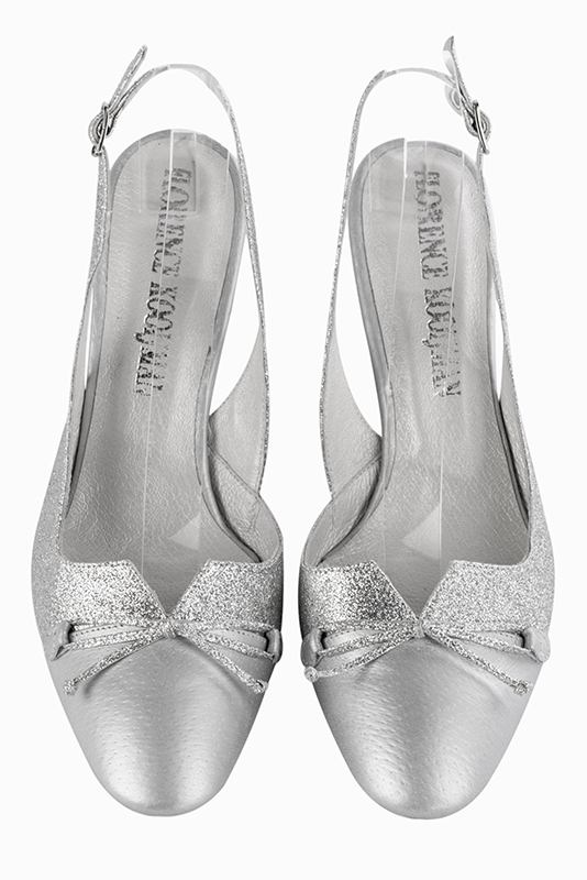 Light silver women's open back shoes, with a knot. Round toe. Medium slim heel. Top view - Florence KOOIJMAN